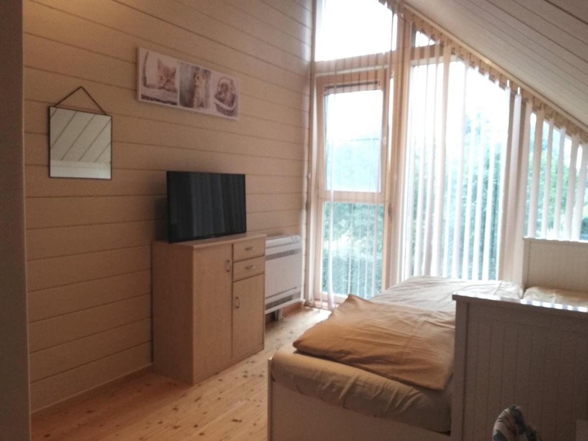 Maison 3 Chambres A 200 M De La Plage Des Lacs De L Eau D Heure Froidchapelle Luaran gambar